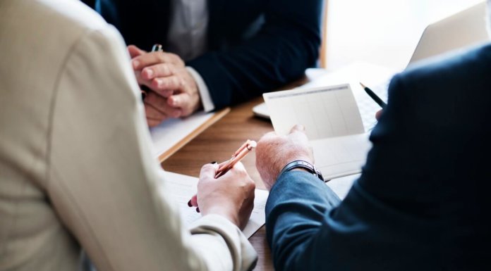 7 Things That Every Professional Must Avoid Doing in Business Meetings 7-things-that-every-professional-must-avoid-doing-in-business-meetings