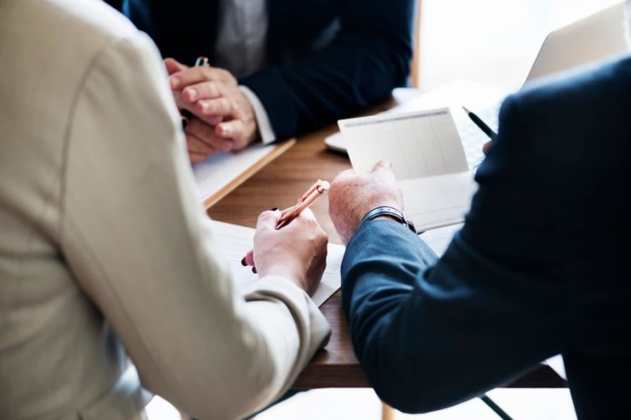 7 Things That Every Professional Must Avoid Doing in Business Meetings 7-things-that-every-professional-must-avoid-doing-in-business-meetings