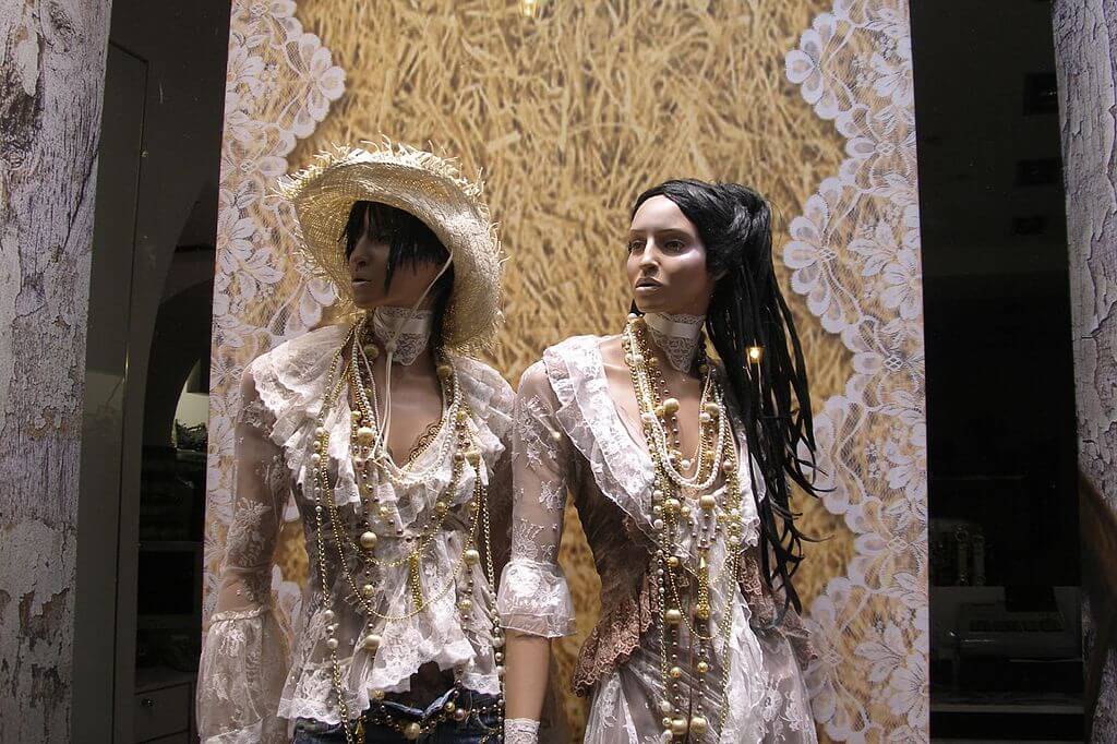 The Women of Prada Who Built an Empire Tharawat Magazine