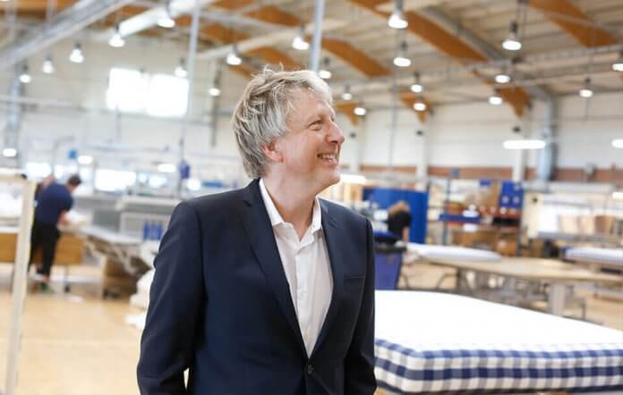 Hästens: $100,000 Luxury Beds Made by Master Craftsmen Hästens: $100,000 Luxury Beds Made by Master Craftsmen