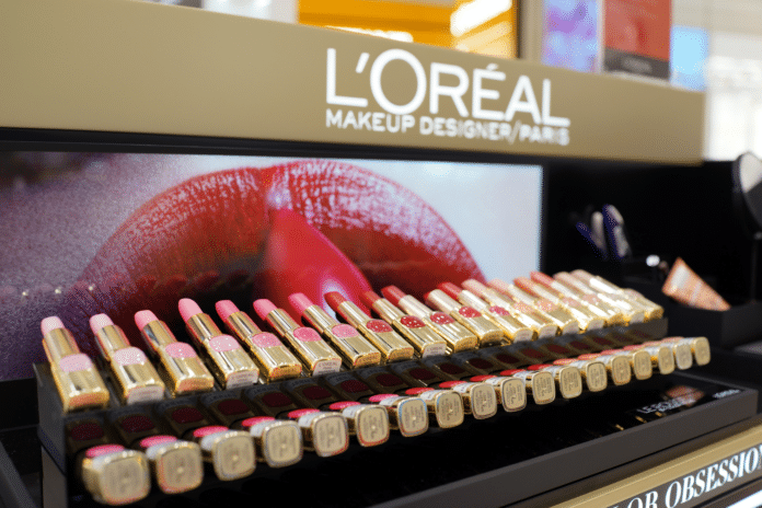 shutterstock_1082244350 L'oreal Makeup Counter
