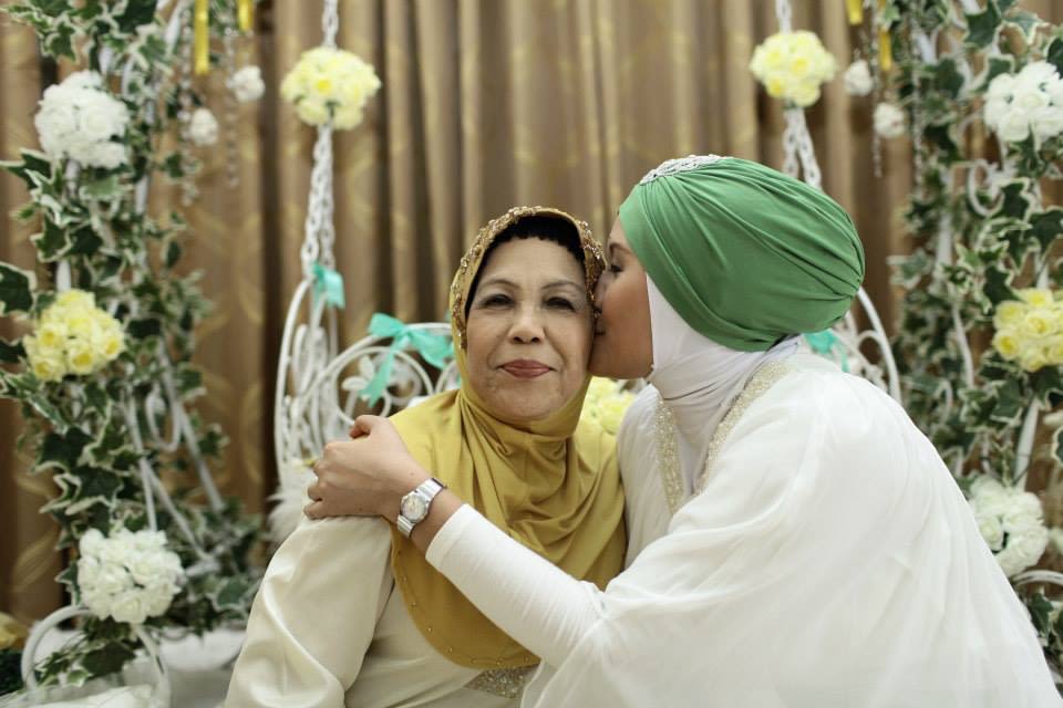 Saliza Abdullah and her mother at a family event in 2014; image courtesy of BG Capital Holdings